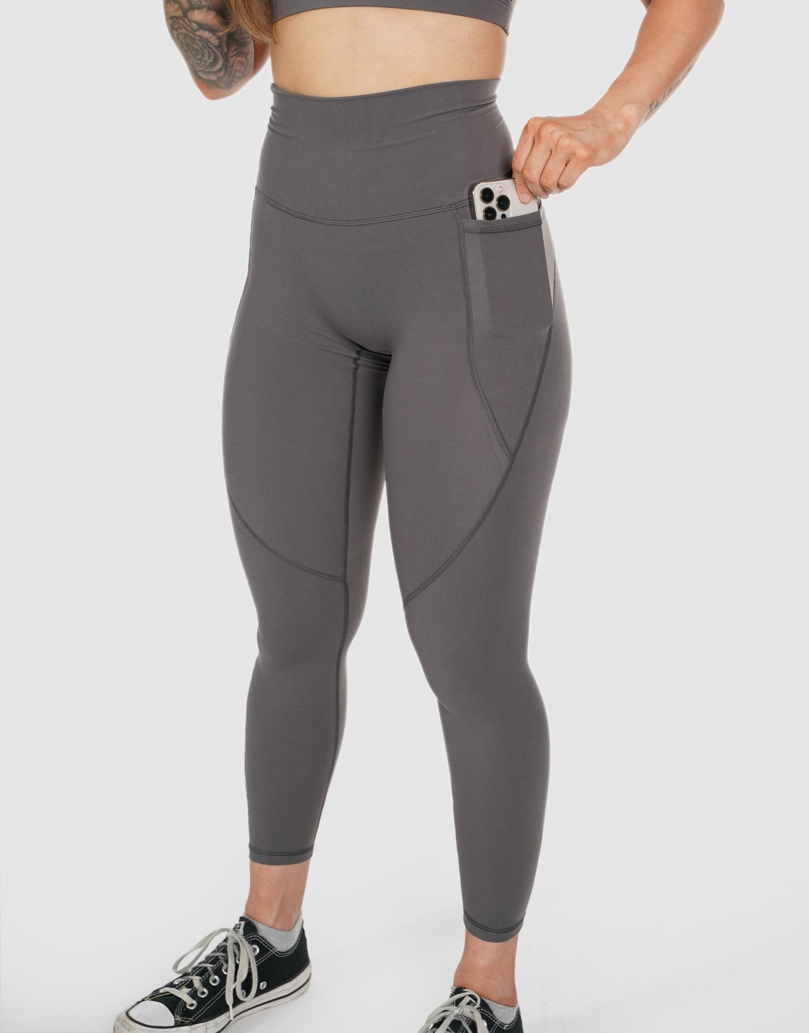 http://devoteewear.ca/cdn/shop/products/devoteewear-glow-pocket-legging-pocket-legging-720886.jpg?v=1703475917